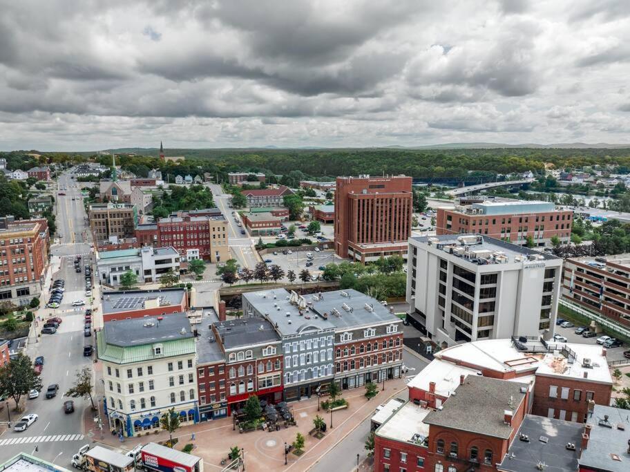 Dtwn Bangor, Historic Hotel, King Bed, Wifi, Roku Tv, Room # 403 Exterior photo